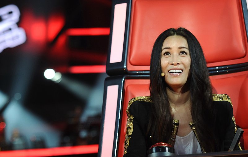 那姐太厉害了，嘻哈风也能轻松穿搭，不愧是火了这么多年的人