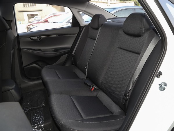 纯市区代步飞度到底值不值得买,本田飞度和高尔夫代步车哪个好