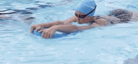 新手如何学潜水简单几步快速学会,新手潜水如何在水中换气