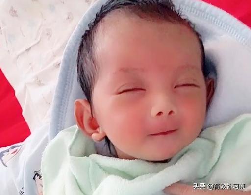 “超甜小宝贝”成功拉高一家人的颜值，超美“欧式双眼皮”无敌了