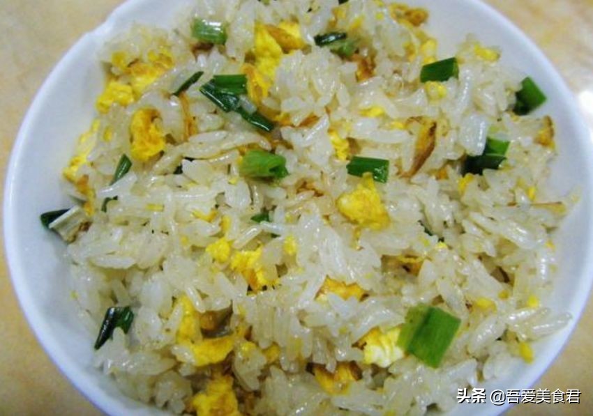 最简单的蛋炒饭做法家常,美味普通蛋炒饭海鲜蛋炒饭
