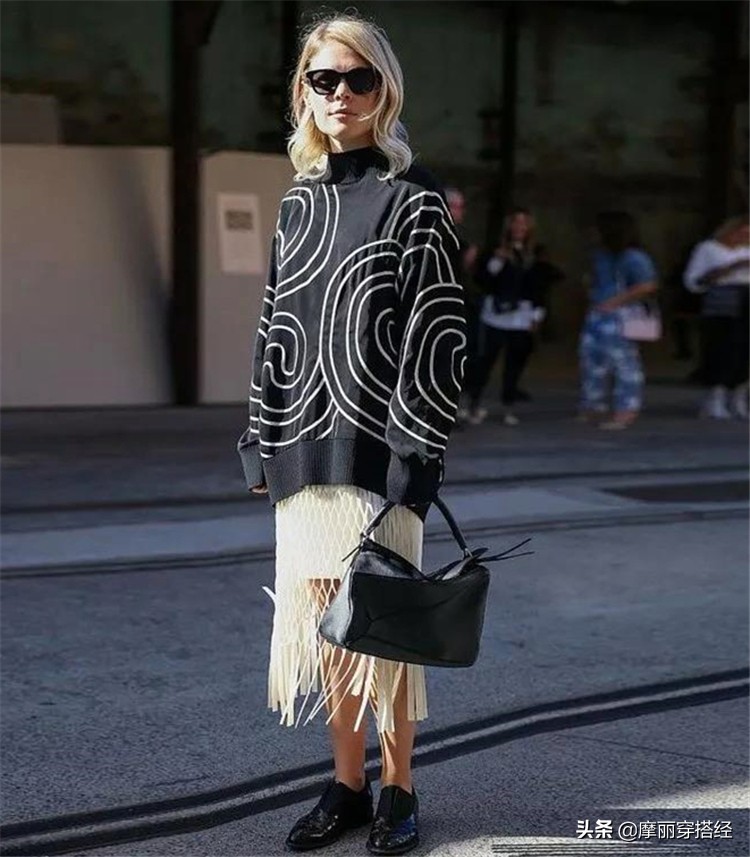 这样穿显瘦又显高才是好卫衣,oversize厚卫衣穿搭
