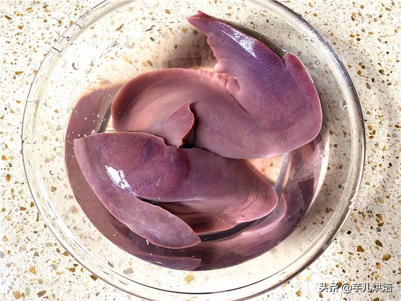 猪肝怎样炒才不腥又嫩,怎样炒猪肝才能炒得鲜嫩可口