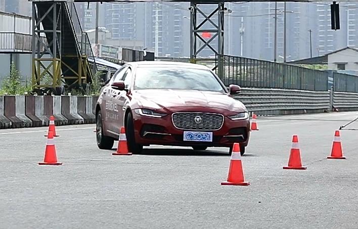 麋鹿测试2020款捷豹xel,捷豹xel奥迪a4l麋鹿测试