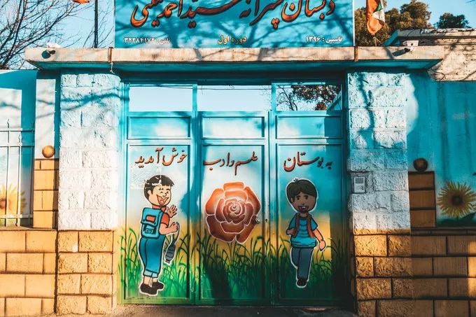 说出三个对中国免签的国家,唯一一个只对中国免签的国家