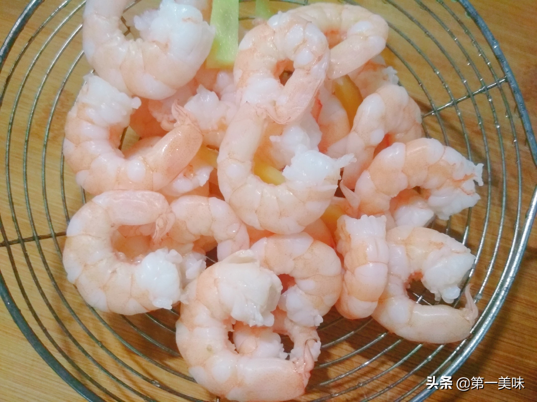 大厨教你虾仁滑蛋,滑蛋虾仁鸡蛋细嫩有诀窍