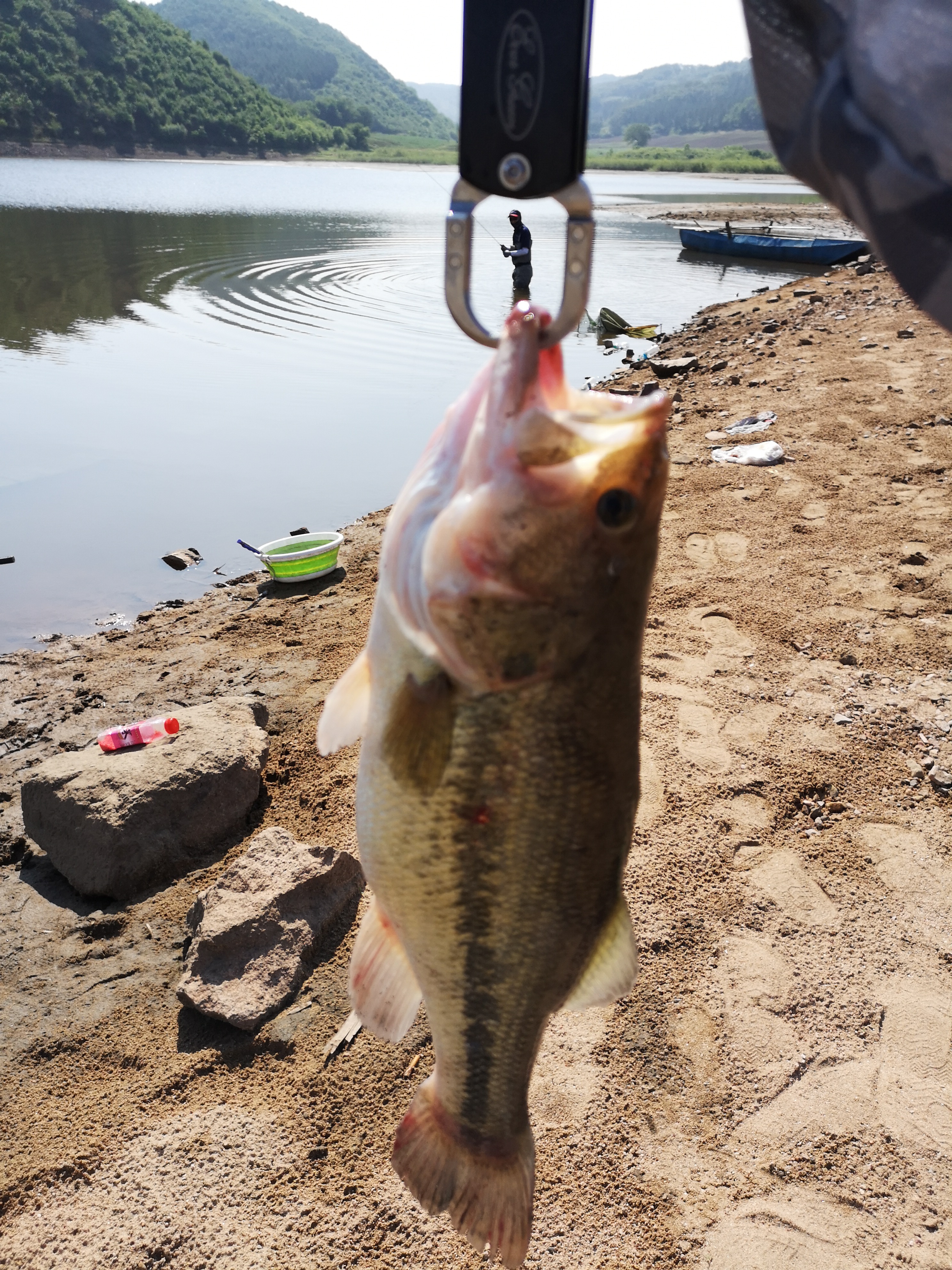很惬意的路亚钓鱼,房车路亚野钓