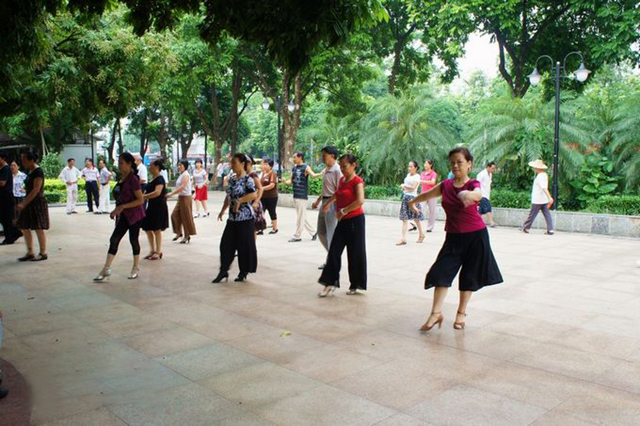 南宁朝阳广场名字的由来,以前的南宁朝阳广场照片