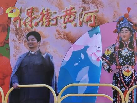 吴京邓超同台,吴京李晨胡军走红毯