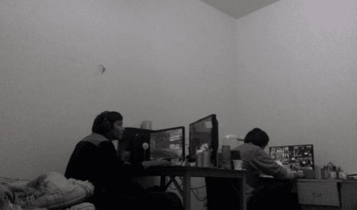 三个小伙合伙租房建LOL游戏代练室，月入四千吃馒头最终倒闭解散