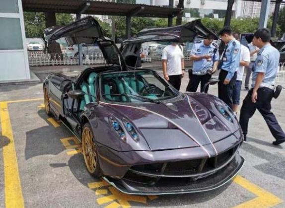 3800万的帕加尼风神，去天津上牌引关注，工作人员：不知道咋搞