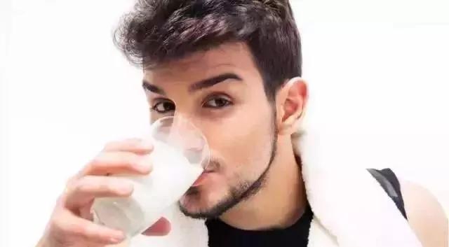 喝羊奶粉好还是鲜羊奶好,羊奶粉是纯羊奶好还是半羊奶好