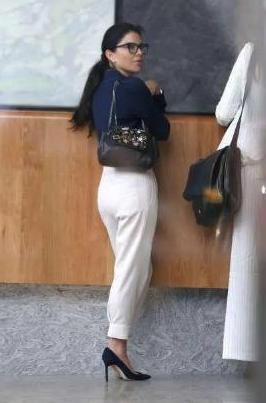 50岁带3娃还成功收服世界首富，她才不是傻白甜，手段高过邓文迪