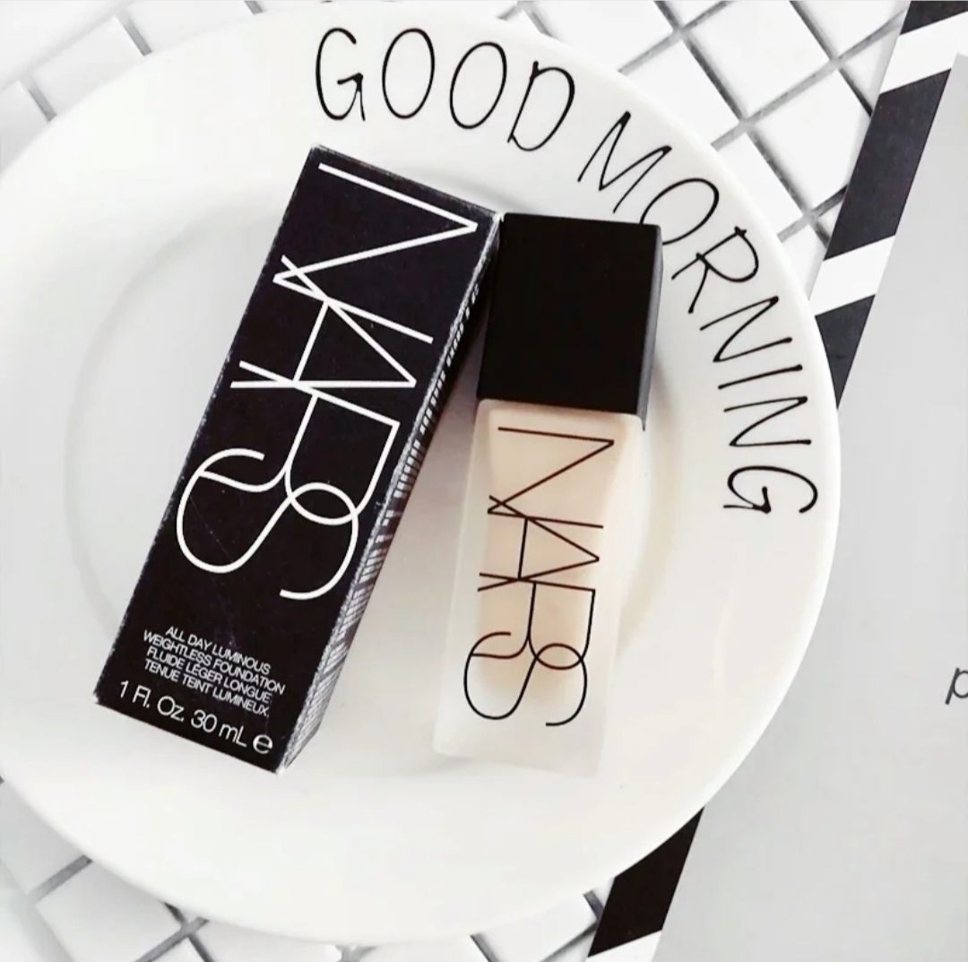 热门粉底液分享，迪奥水润，圣罗兰轻薄不卡粉，NARS抗氧化效果好