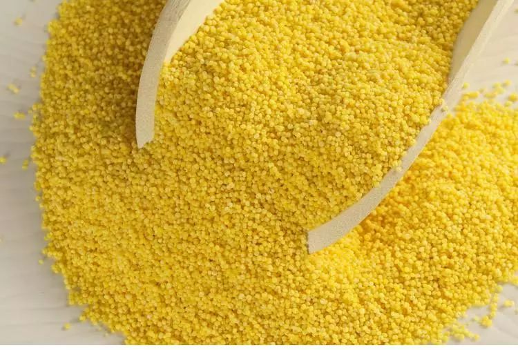 农民直播耕种、锄草、出穗、收获，通过手机把农产品卖到全国