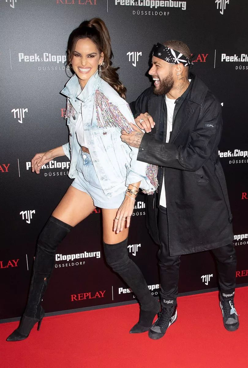 内马尔和顶级超模,内马尔和巴西超模合影