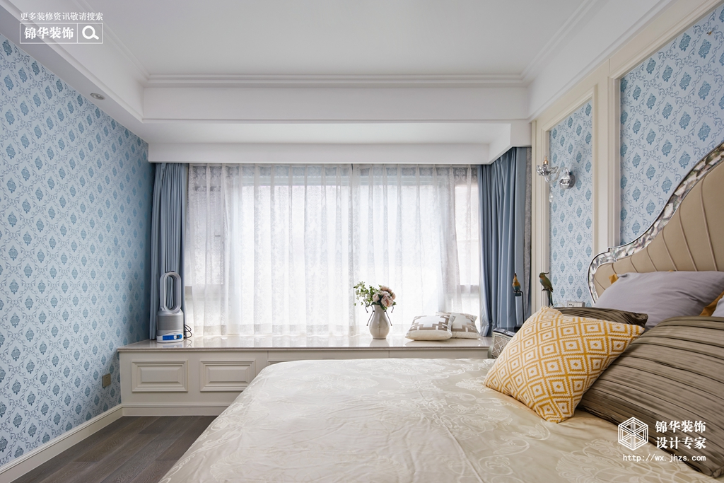 柠檬黄与宝石蓝点亮美式简奢空间,高级灰香槟金和麻白点缀