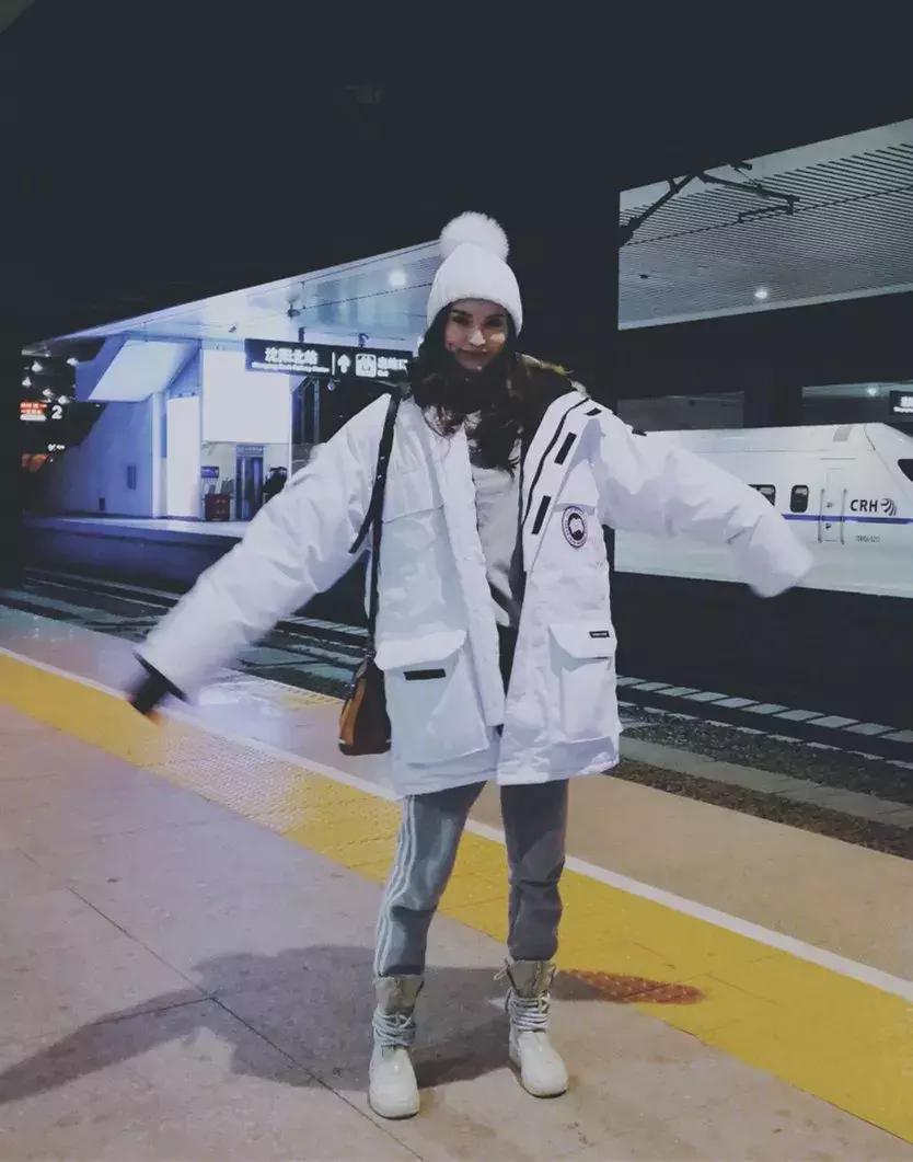 卫衣羽绒服最保暖时髦的冬季搭配,羽绒服卫衣简直时髦