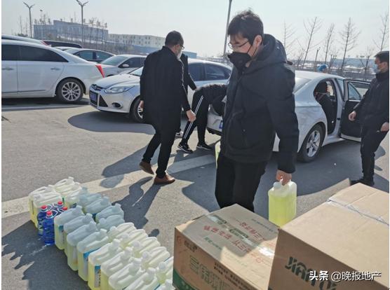 防控疫情展现坚守与奉献的力量,战疫情汇聚爱心传递温暖
