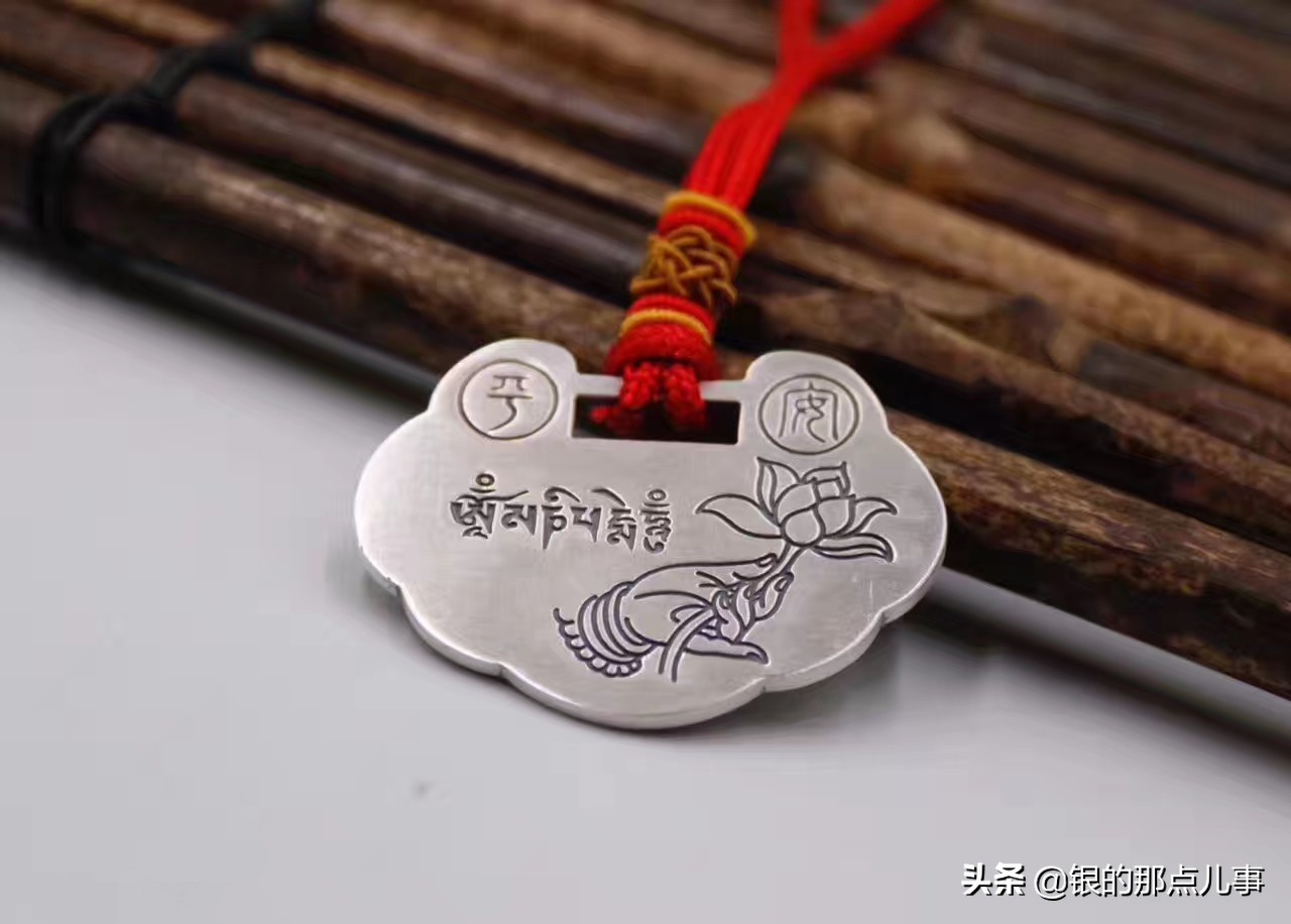 长辈送的银锁能送人不,小银锁可以自己买给自己戴吗