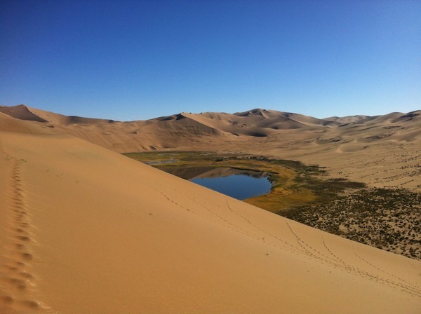 徒步穿越巴丹吉林沙漠路线,穿越巴丹吉林沙漠四日游