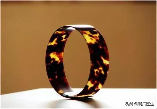 “你根本不爱猫，你就是馋它的身子！”