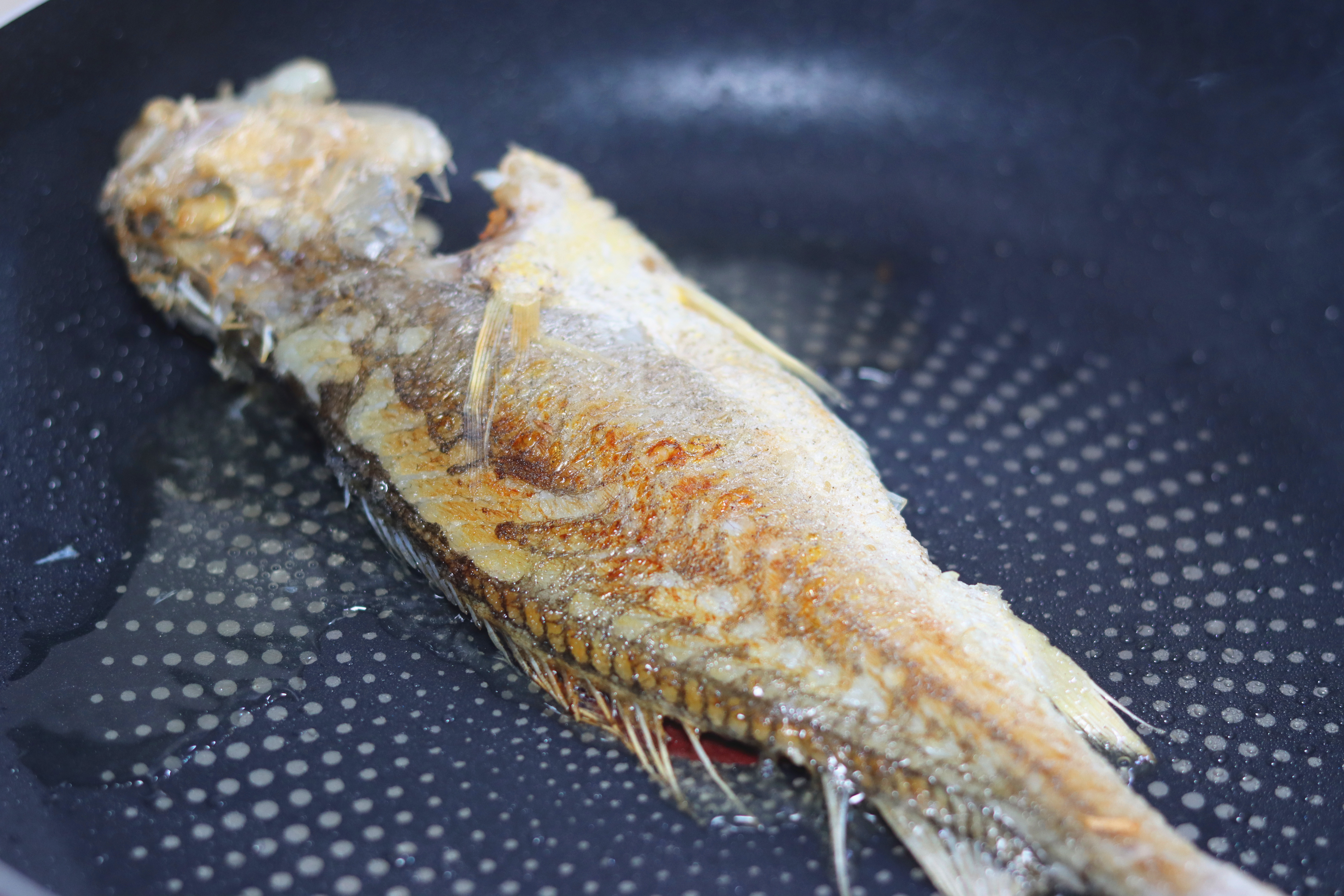 据说这个煎锅能聚油还超好用！——苏泊尔火红点聚油煎锅使用评测