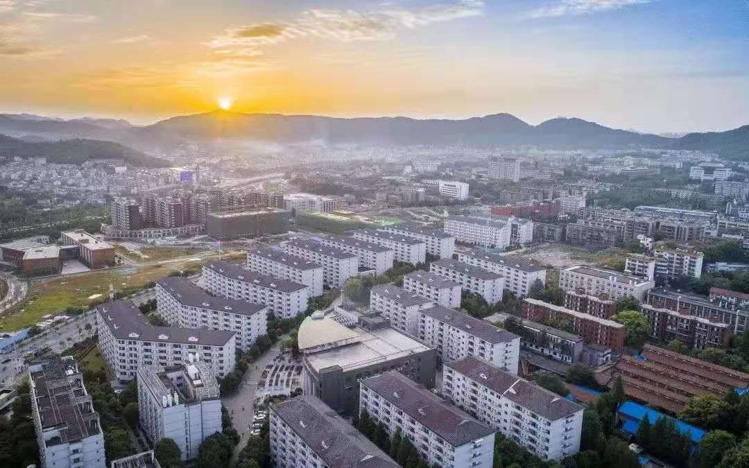 坐拥16个食堂、豪华宿舍和校内鸟巢！中南大学才是真正的超高颜值！