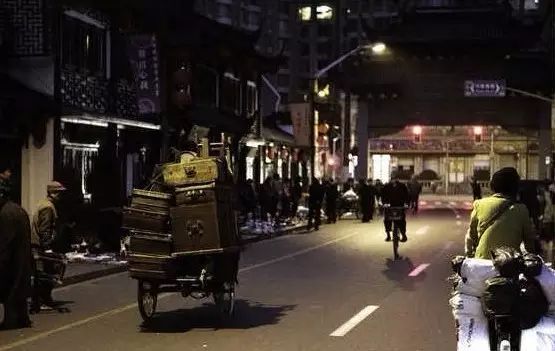 探索文玩鬼市场,老玩家看文玩鬼市