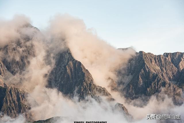 关于四川名胜古迹的五副对联,四川的名胜景点的对联赏析