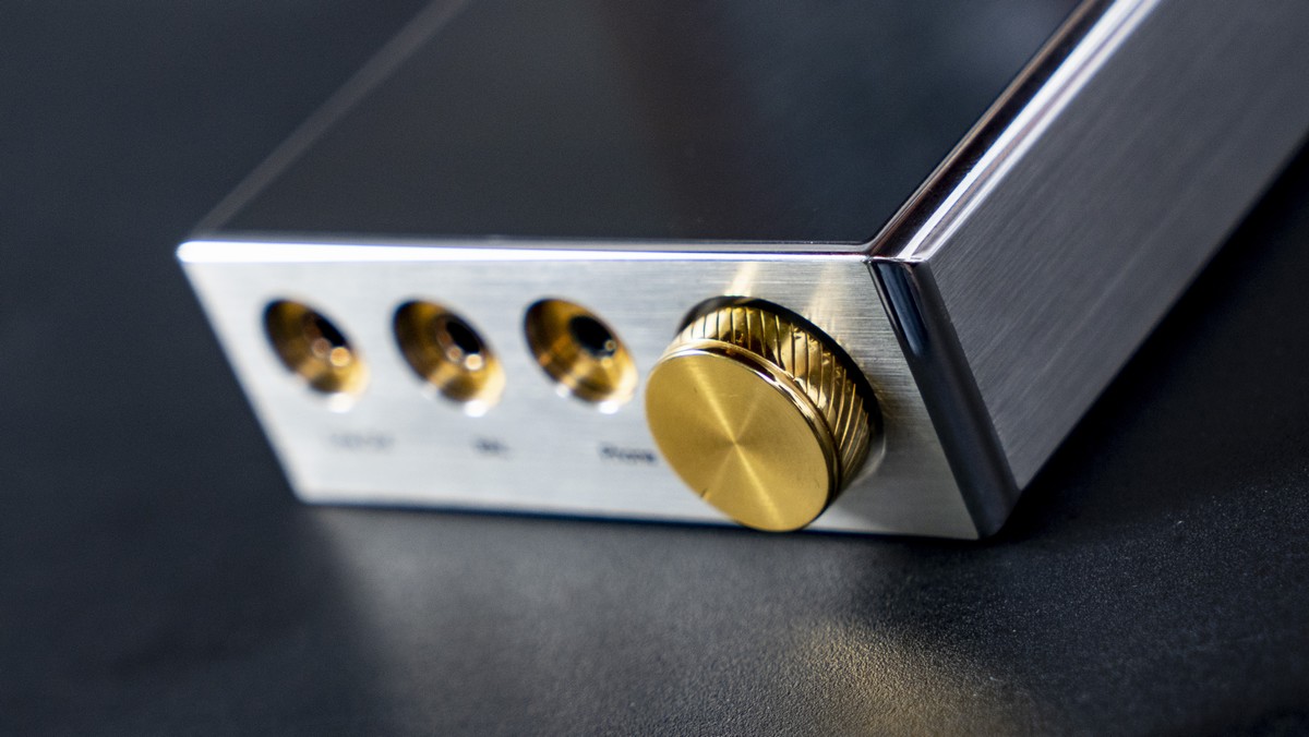 iBassoDX300MAX*放播**器上手玩：这就是便携音频的“关底BOSS”