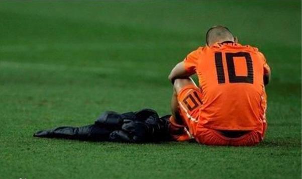 斯内德退役后的现状,斯内德退役了吗