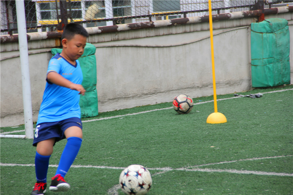 少儿篮球课运球训练内容,昆明足球训练教学视频