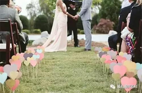 还用鲜花？这些创意婚礼路引更个性！