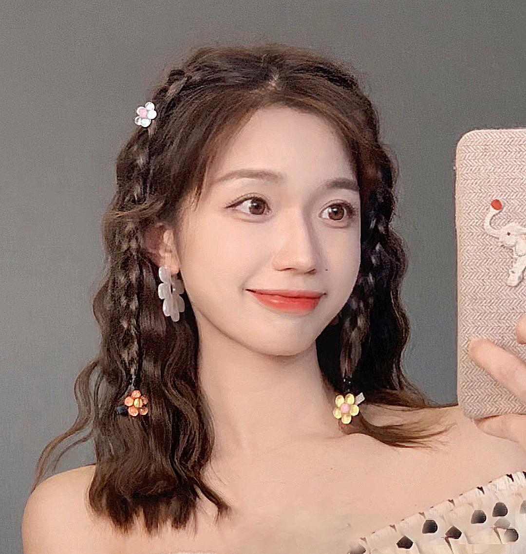 披着扎起来都好看的小个子发型,小个子发型150显高显气质广州