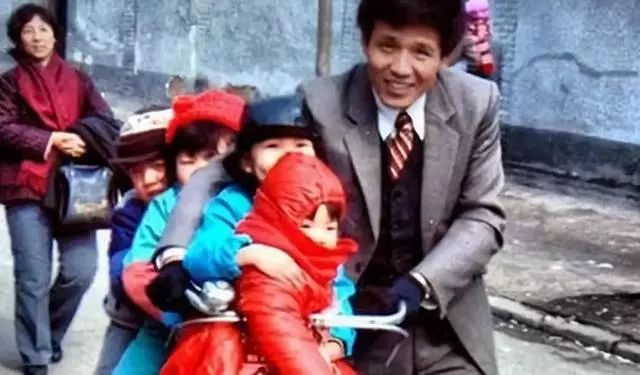 九张折射过年气氛的照片,百张罕见的过年老照片这才是年味