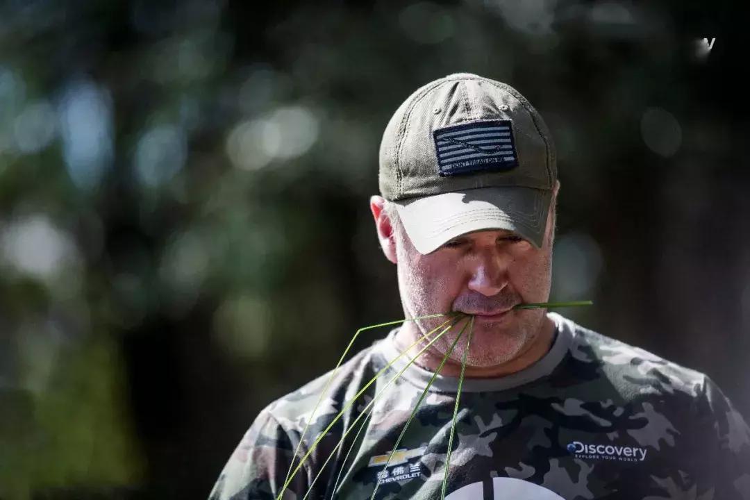 驾驶雪佛兰白色探界者环游世界,雪佛兰探界者1.5试驾视频最新