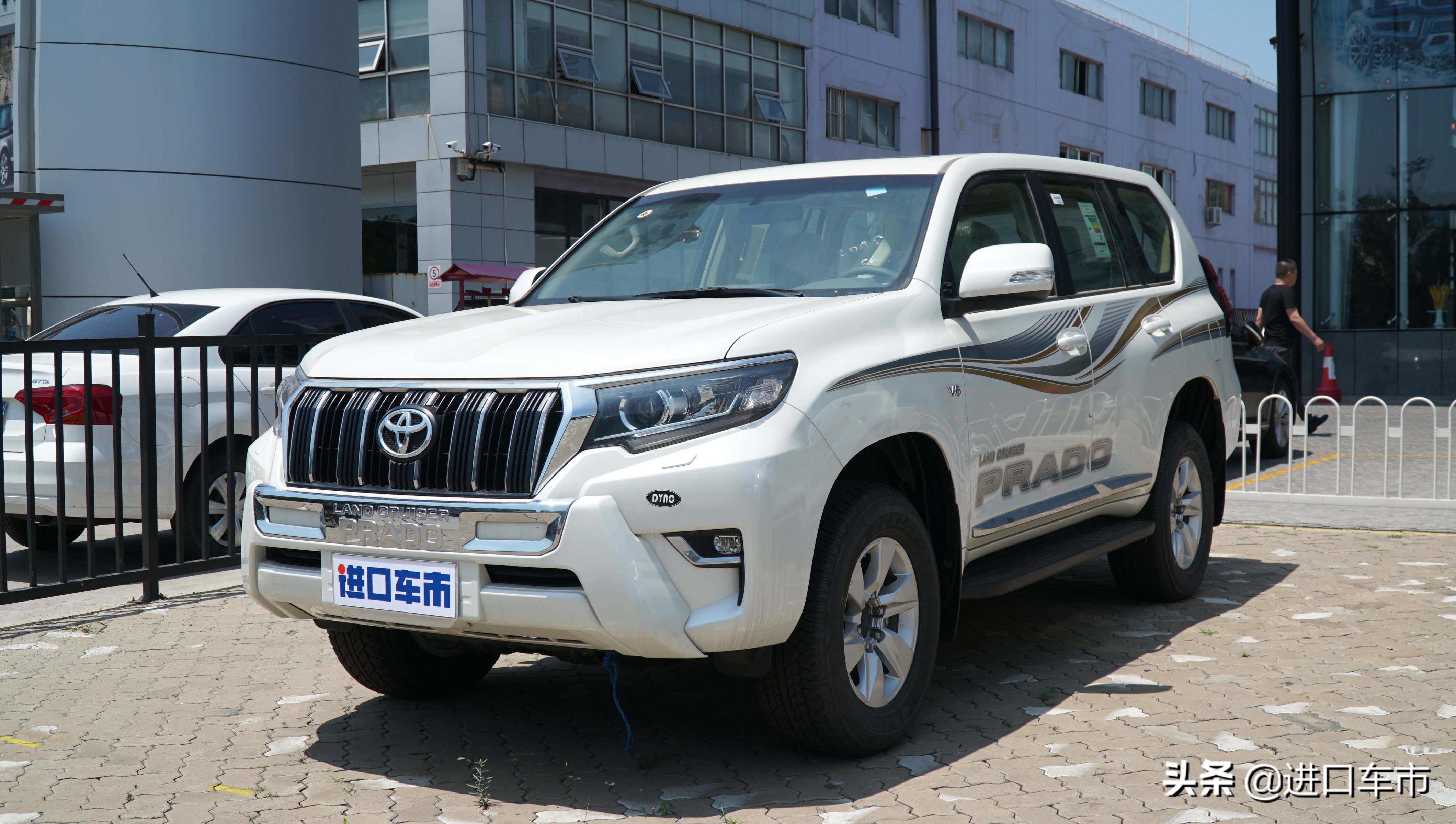 天津港丰田霸道4000底挂最新报价,12年的丰田霸道4000还值多少钱