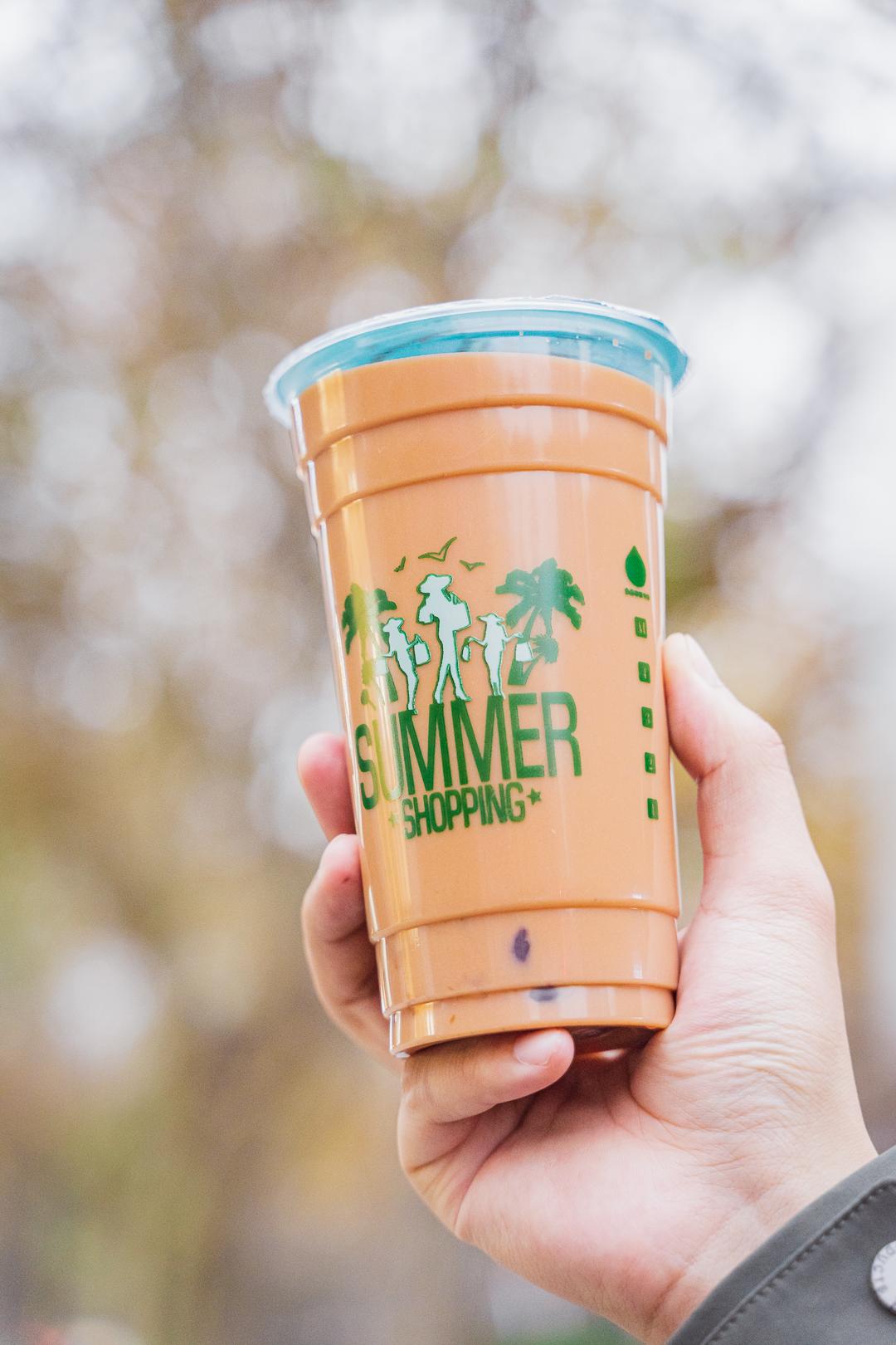 就这家连门都没有的2㎡小店，居然能在上海红17年？