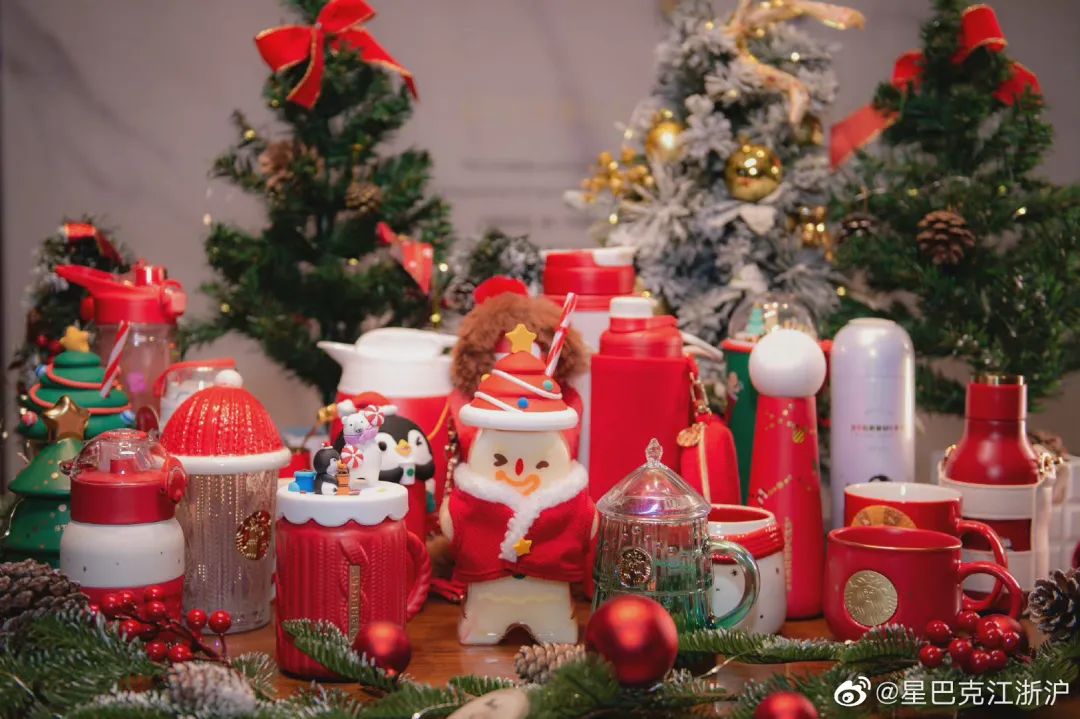 瑞幸星巴克圣诞新品,瑞幸圣诞咖啡杯包装