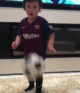 捅射！隔壁3岁小孩会用的射门技术，为什么我们总是踢不好？