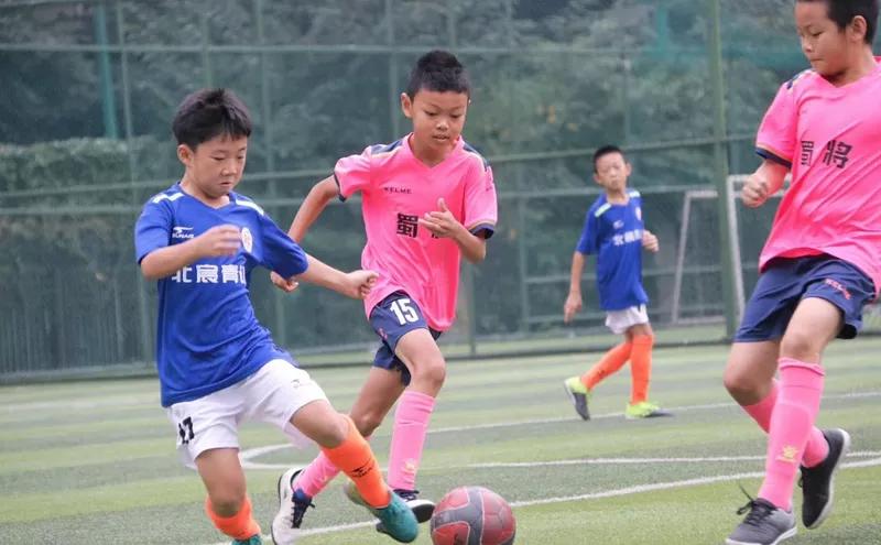 董路足球小将留洋西班牙,孩子们去西班牙留洋