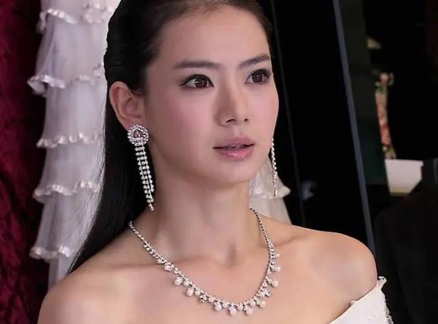 女生参加婚礼被闹婚,女生婚礼上被闹婚