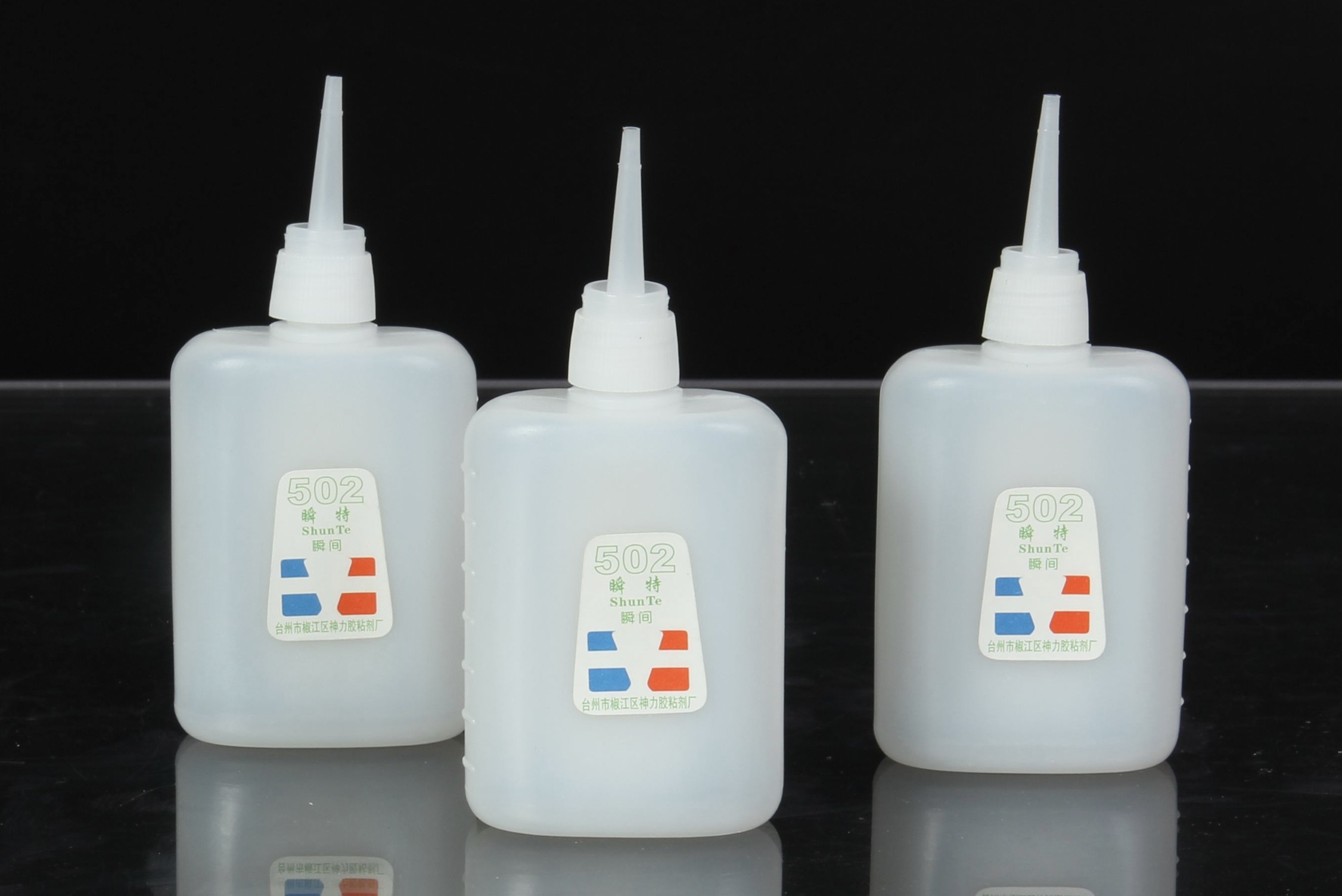 宝宝误拿502胶水滴眼睛,两岁宝宝误拿502胶水滴眼睛