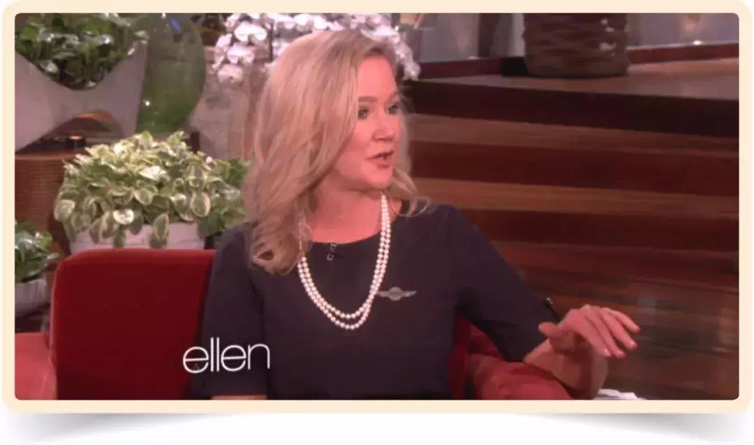 空姐在飞机上的坐姿,空姐坐飞机的奇葩经历