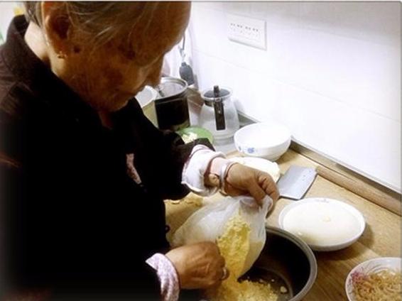 原汁原味慢火蒸制大馒头,蒸老馒头教程