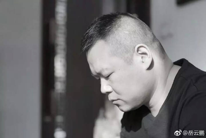 岳云鹏郭德纲大多少岁,岳云鹏14岁郭德纲26岁