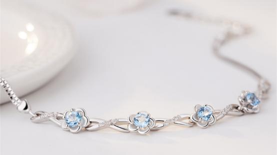 唤醒心中的优雅手链,用一条黄金手链迎接你的盎然生机