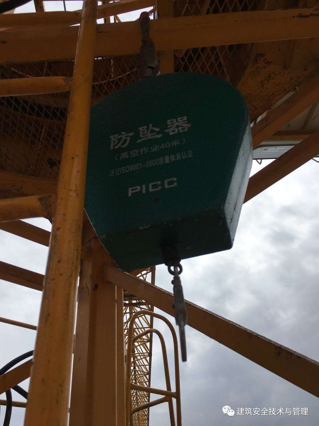 高处作业安全带的拴挂方法是什么,防坠落安全带正确系法