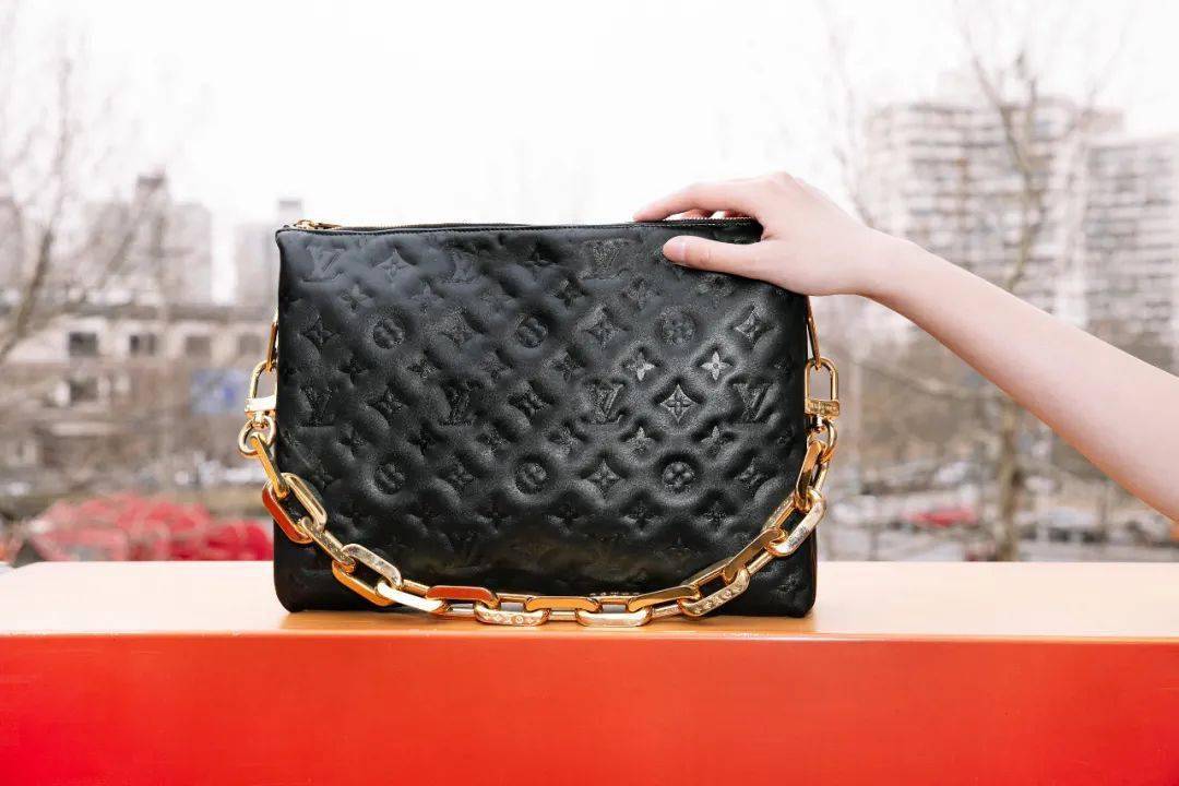 LV新手袋一出，女明星们集体撞包